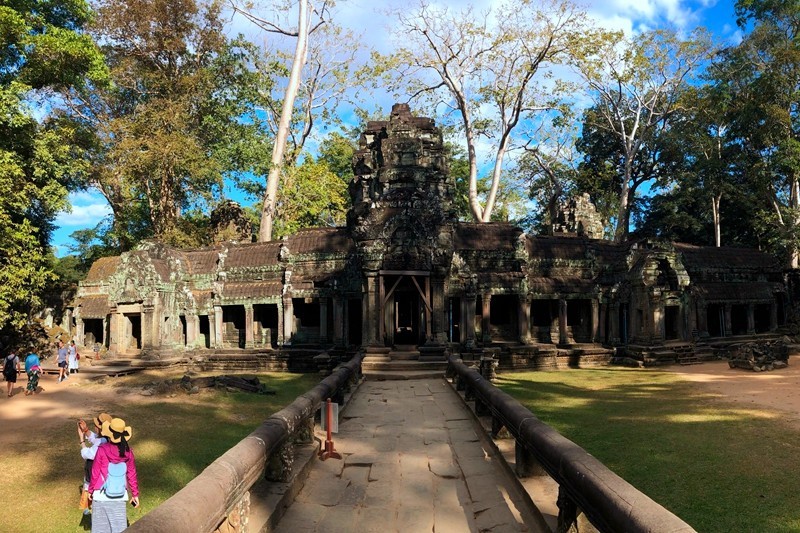 《不老松：异国风情彔：2015中国优导中游张松：柬埔寨》13柬埔寨巴绒庙～“高棉的微笑