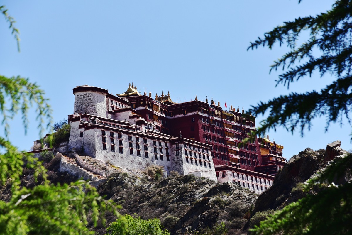 庄严的布达拉宫美景