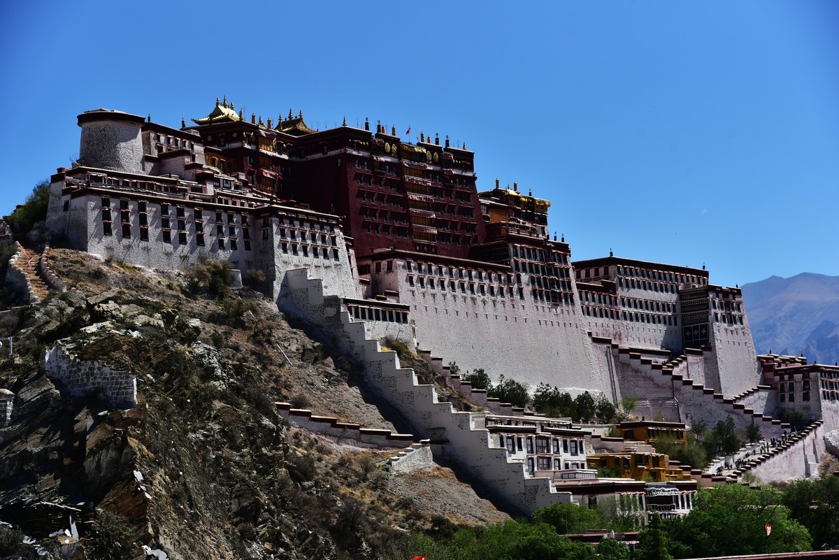 庄严的布达拉宫美景