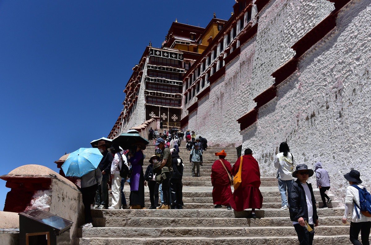 庄严的布达拉宫美景