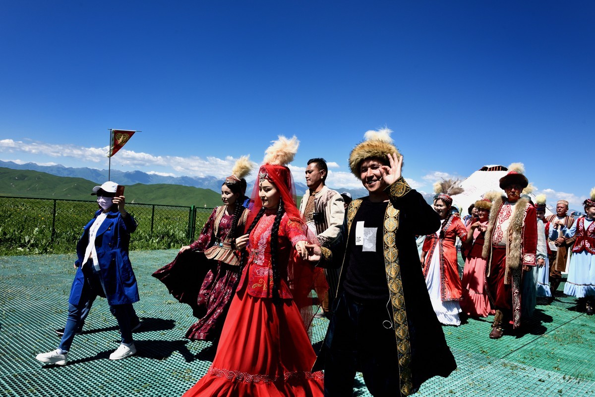 新疆那拉提旅游风景区哈萨克族婚礼表演【2】