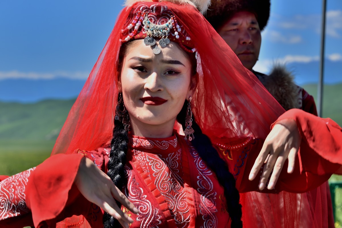 新疆那拉提旅游风景区哈萨克族婚礼表演【2】