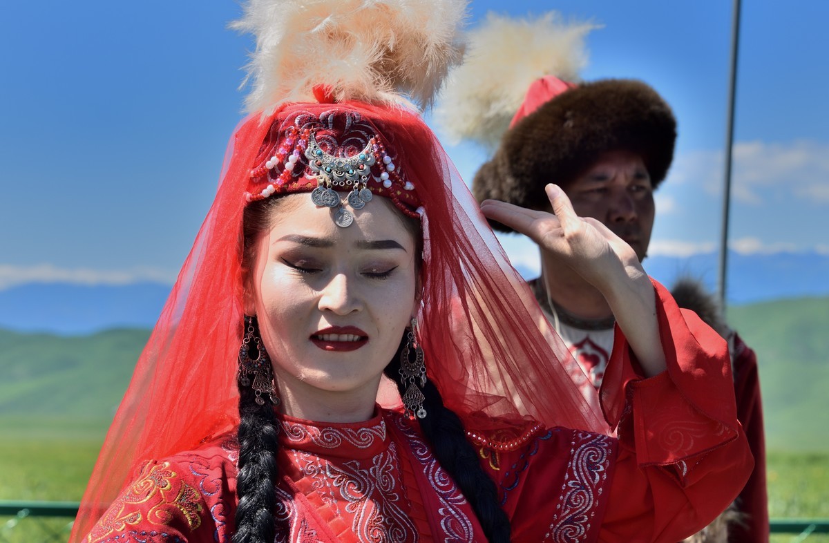 新疆那拉提旅游风景区哈萨克族婚礼表演【2】