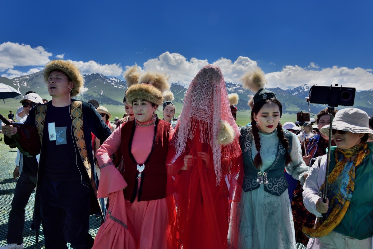 新疆那拉提旅游风景区哈萨克族婚礼表演【2】