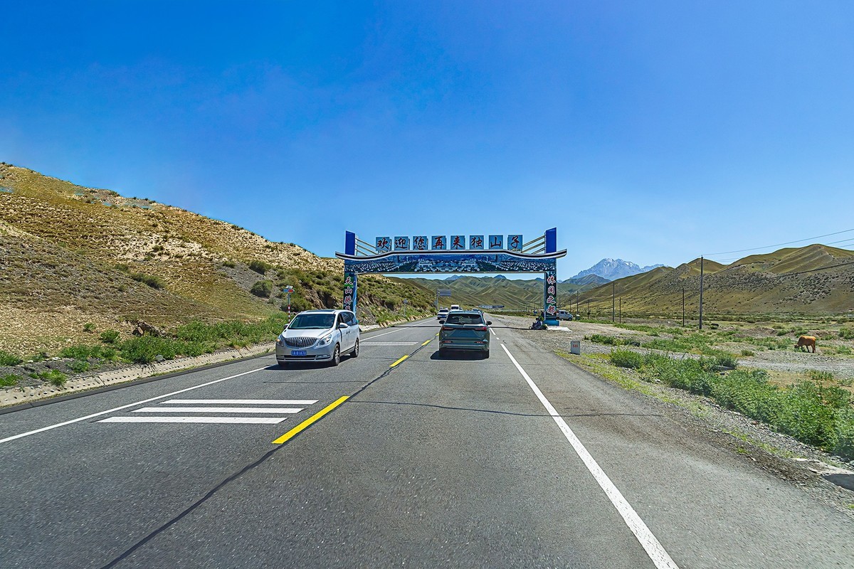 旅游记录 ：新疆 · 穿越独库公路 · 第一天· 风景在路上（1）
