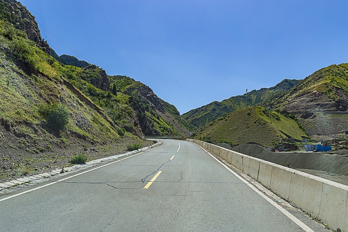 旅游记录 ：新疆 · 穿越独库公路 · 第一天· 风景在路上（1）