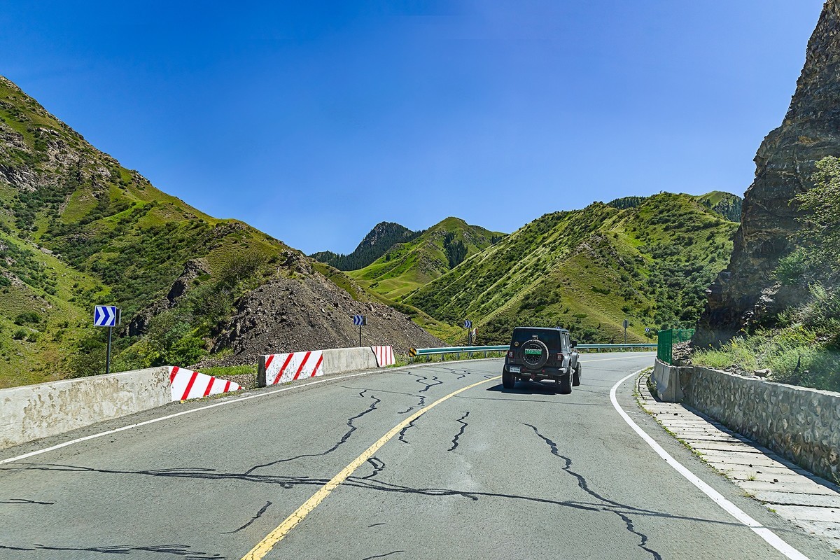 旅游记录 ：新疆 · 穿越独库公路 · 第一天· 风景在路上（1）