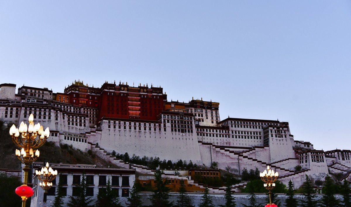 庄严的布达拉宫美景