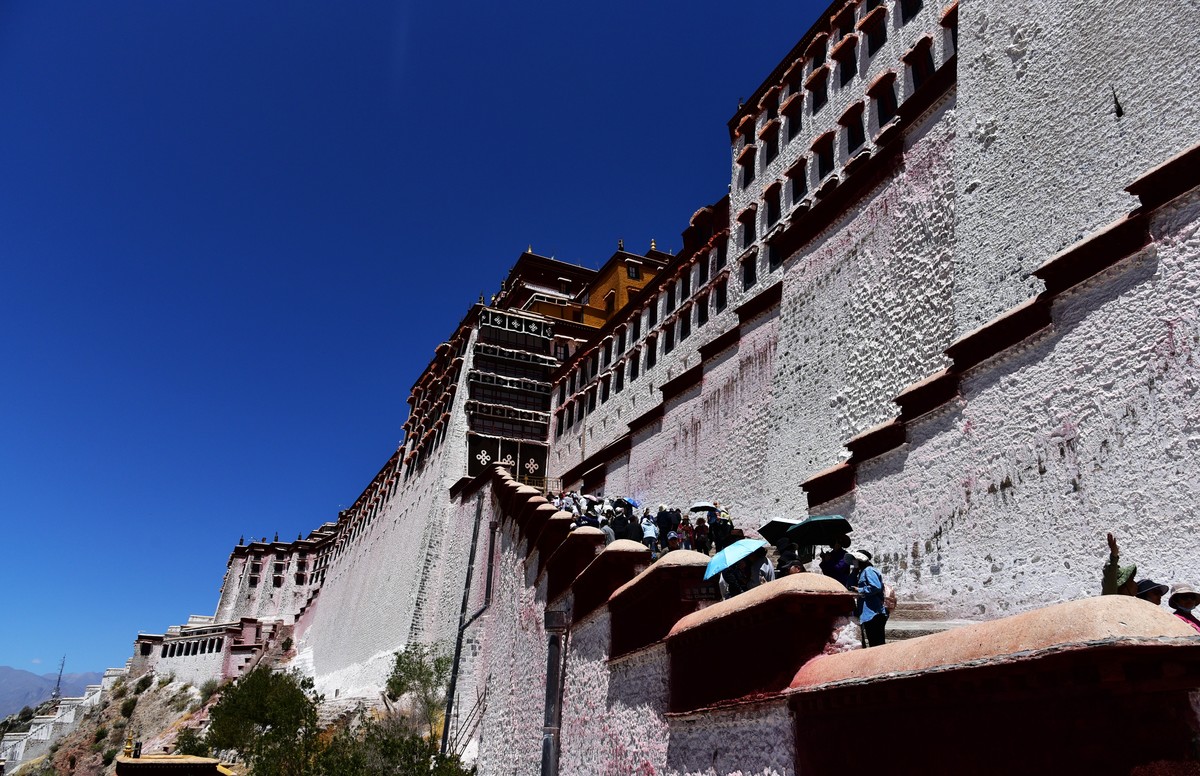 庄严的布达拉宫美景