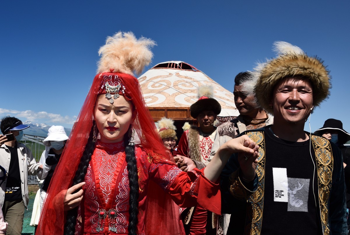 新疆那拉提旅游风景区哈萨克族婚礼表演【2】