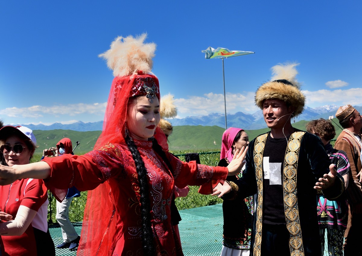 新疆那拉提旅游风景区哈萨克族婚礼表演【2】