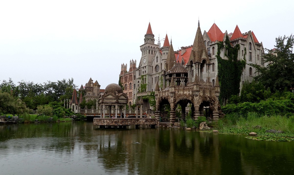 初试  P1000：雨天 石头城 ：{手持}