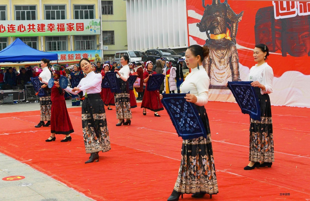 仫佬族依饭节展示 4