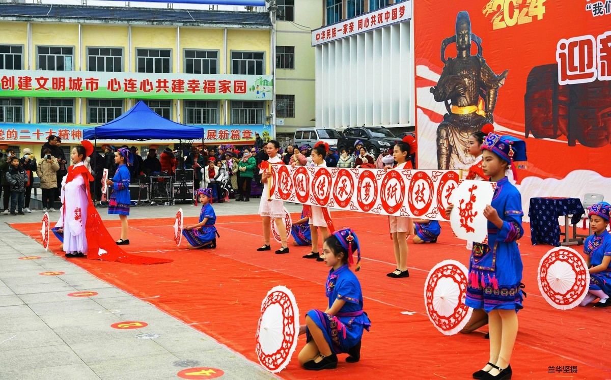 仫佬族依饭节展示 4