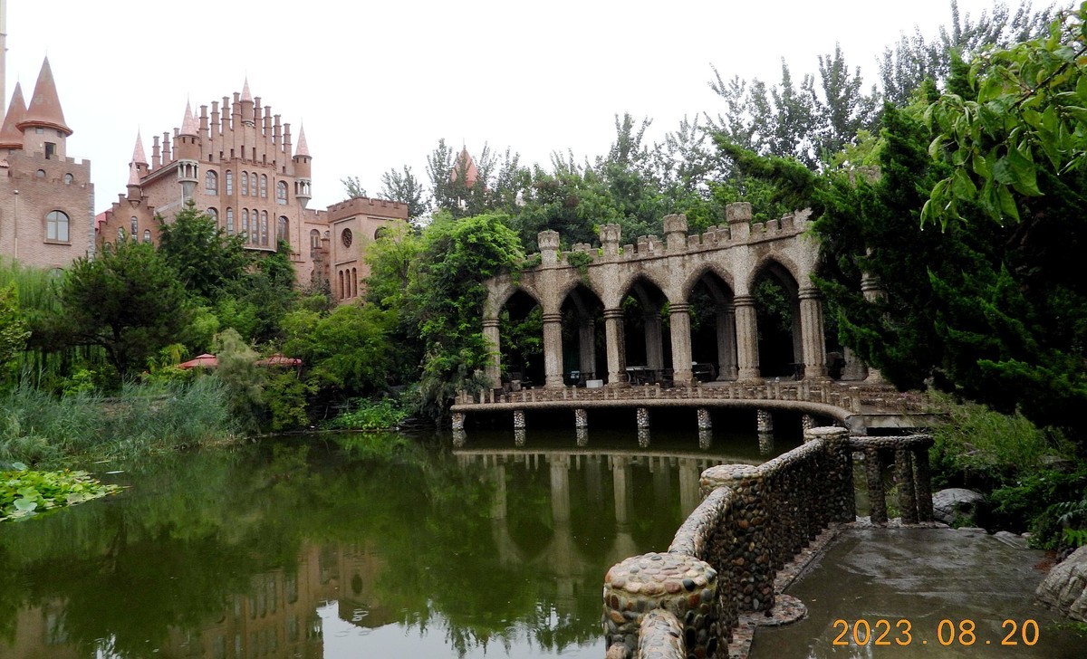 初试  P1000：雨天 石头城 ：{手持}