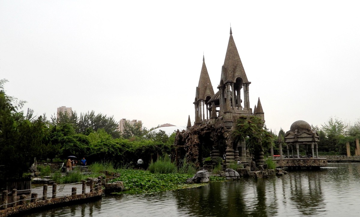 初试  P1000：雨天 石头城 ：{手持}