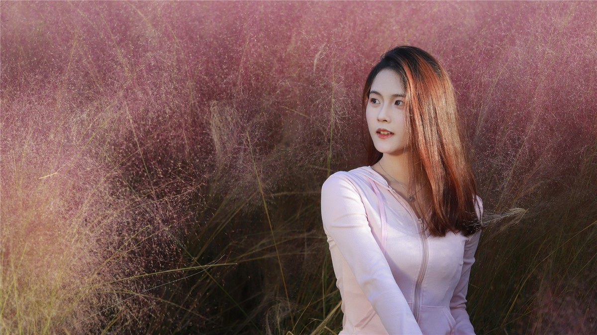 沙河公园拍酷似网红的粉黛小姐姐，美爆了