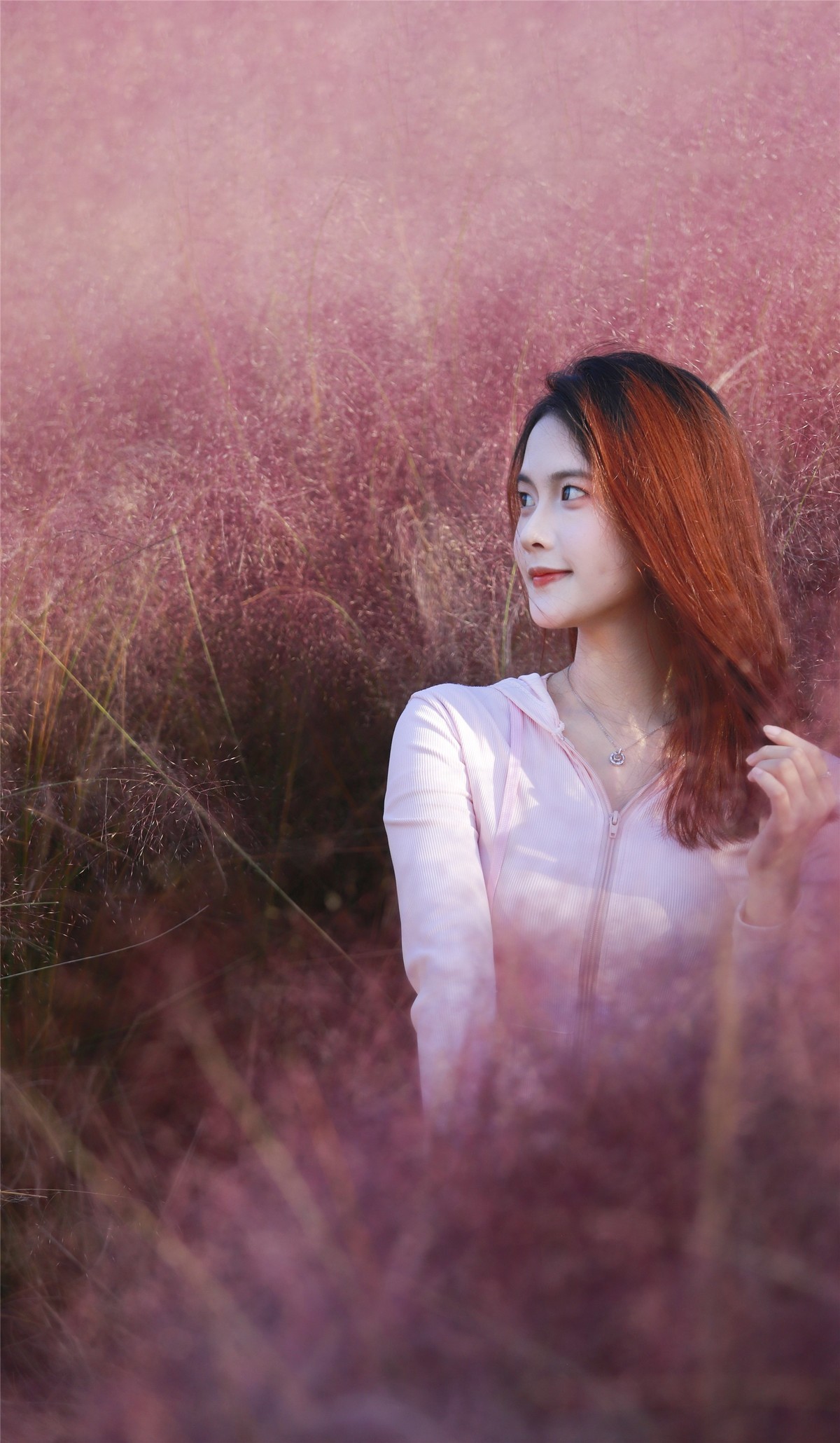 沙河公园拍酷似网红的粉黛小姐姐，美爆了