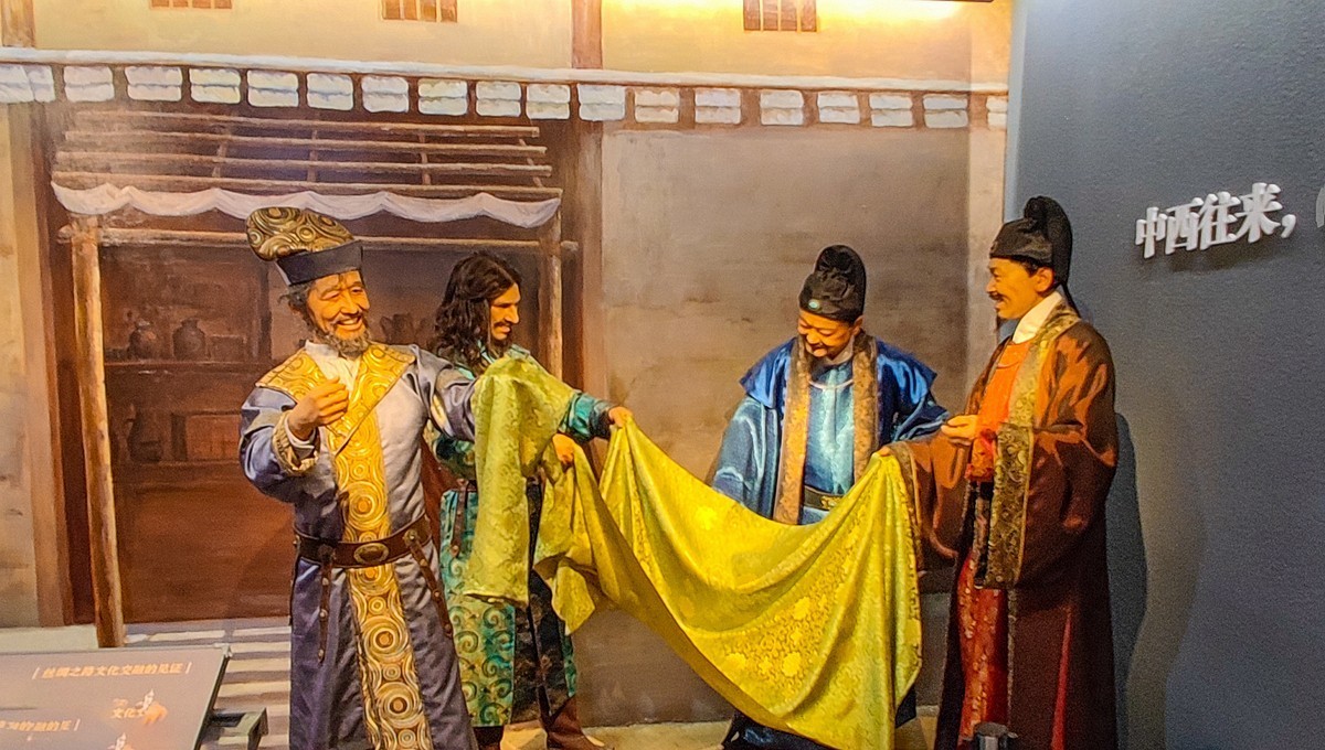 大美新疆骑游随拍——霍尔果斯国门文化展览馆