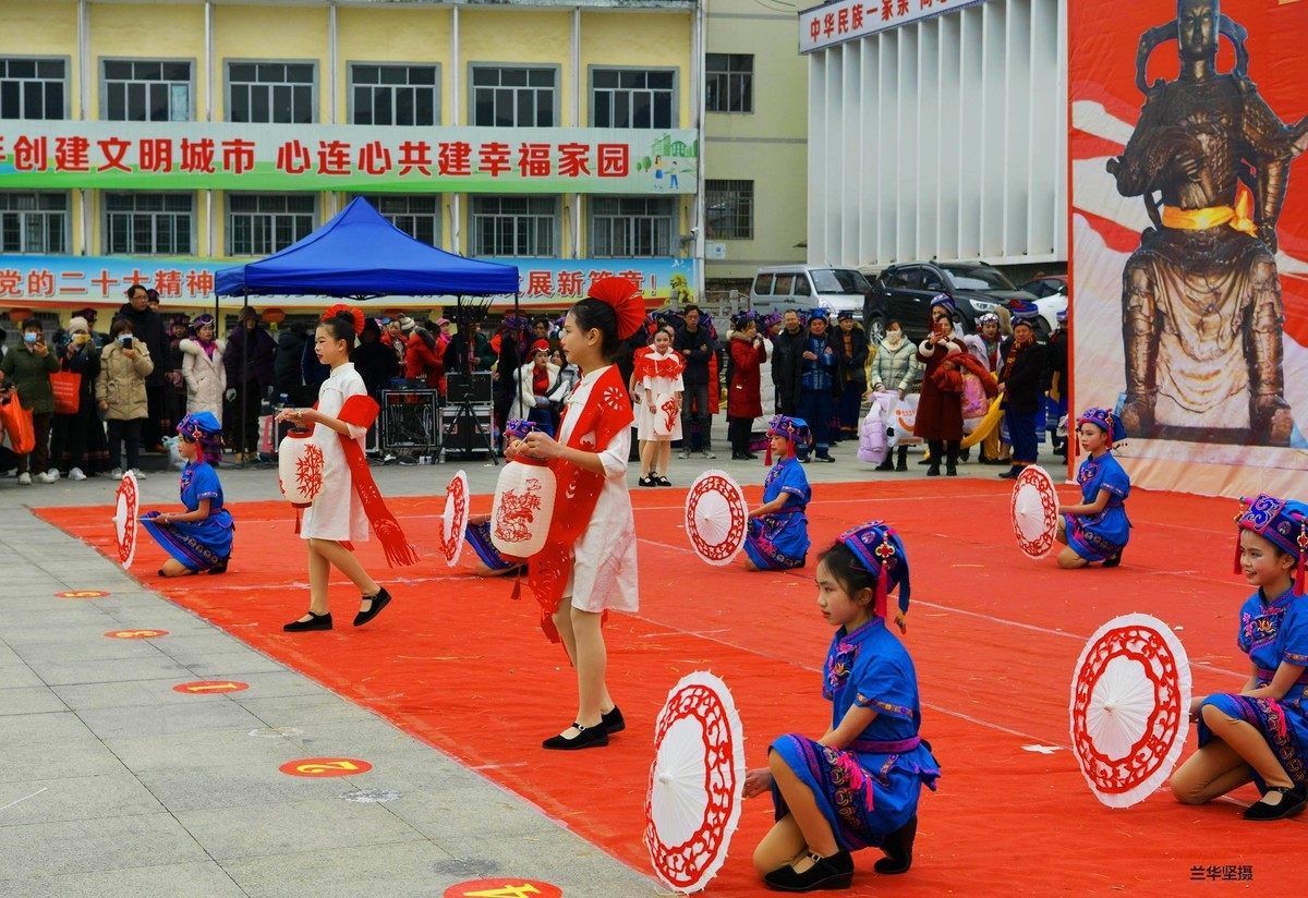 仫佬族依饭节展示 4