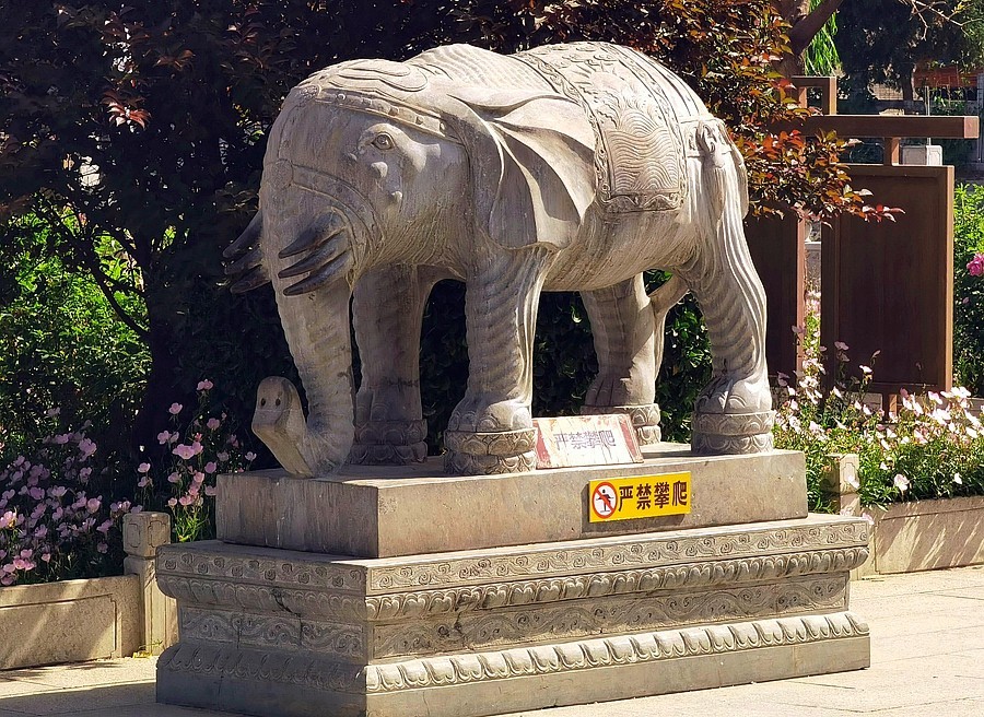 《不老松：纪实摄影》【大好河山系列报導】邯郸游摄：廣府古城内【甘露寺！】(3)大雄