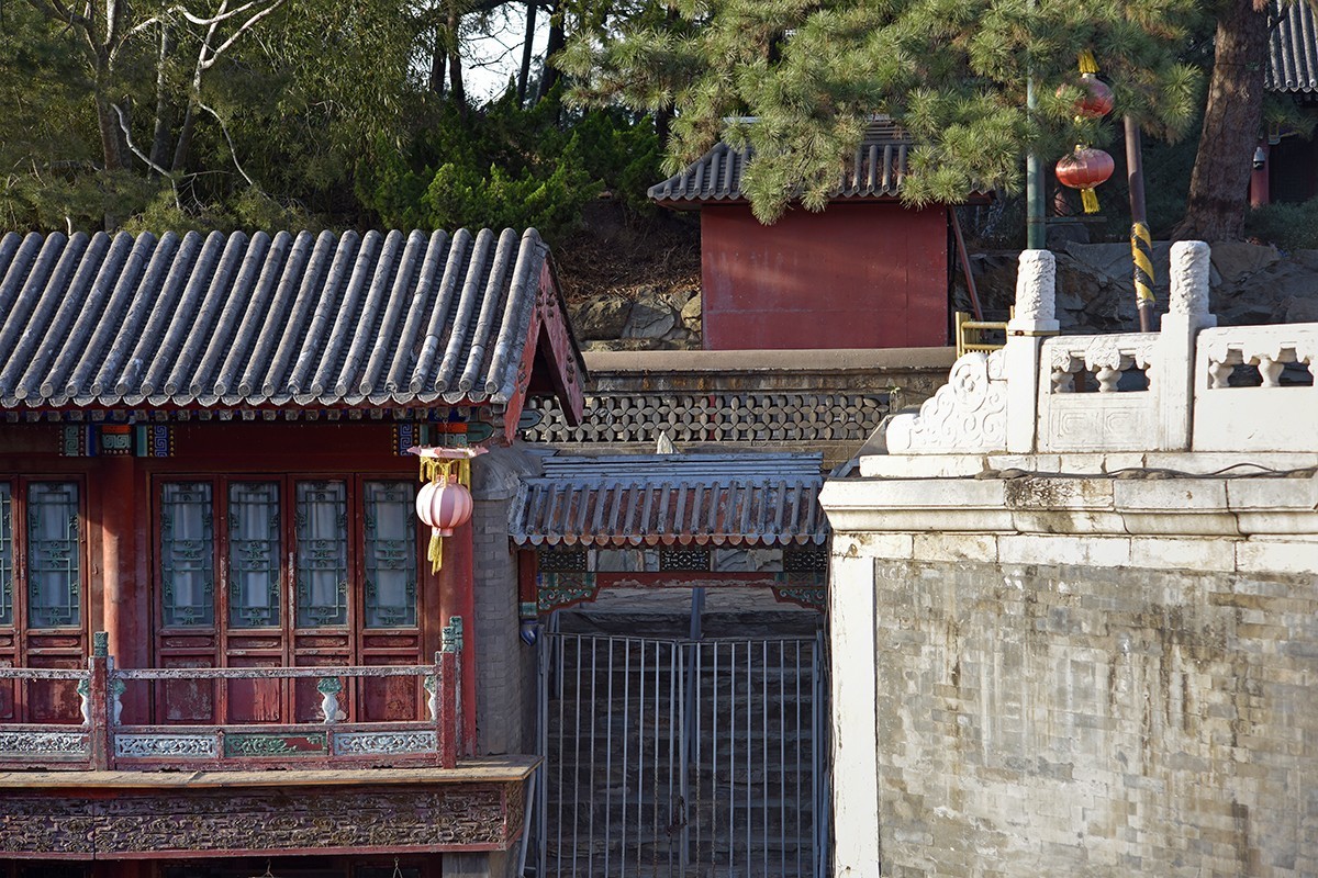 站在三孔桥上拍摄光影