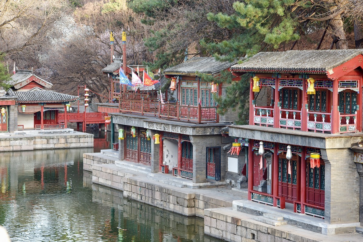 站在三孔桥上拍摄光影