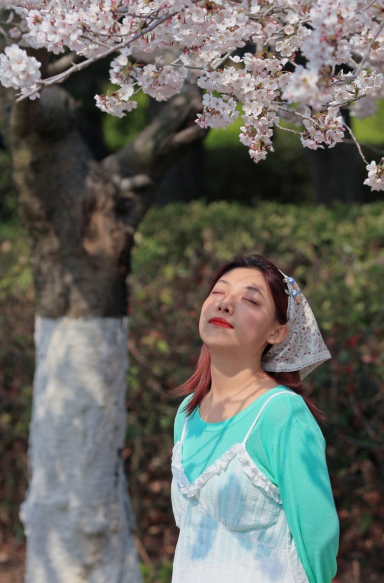 随拍杂拍街拍《风景，花草微距还有妹子》还有抓拍！哈哈