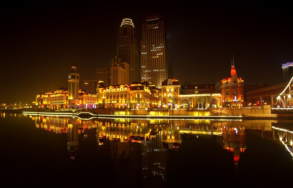 夜幕下的天津卫