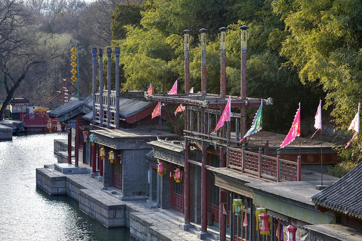 站在三孔桥上拍摄光影