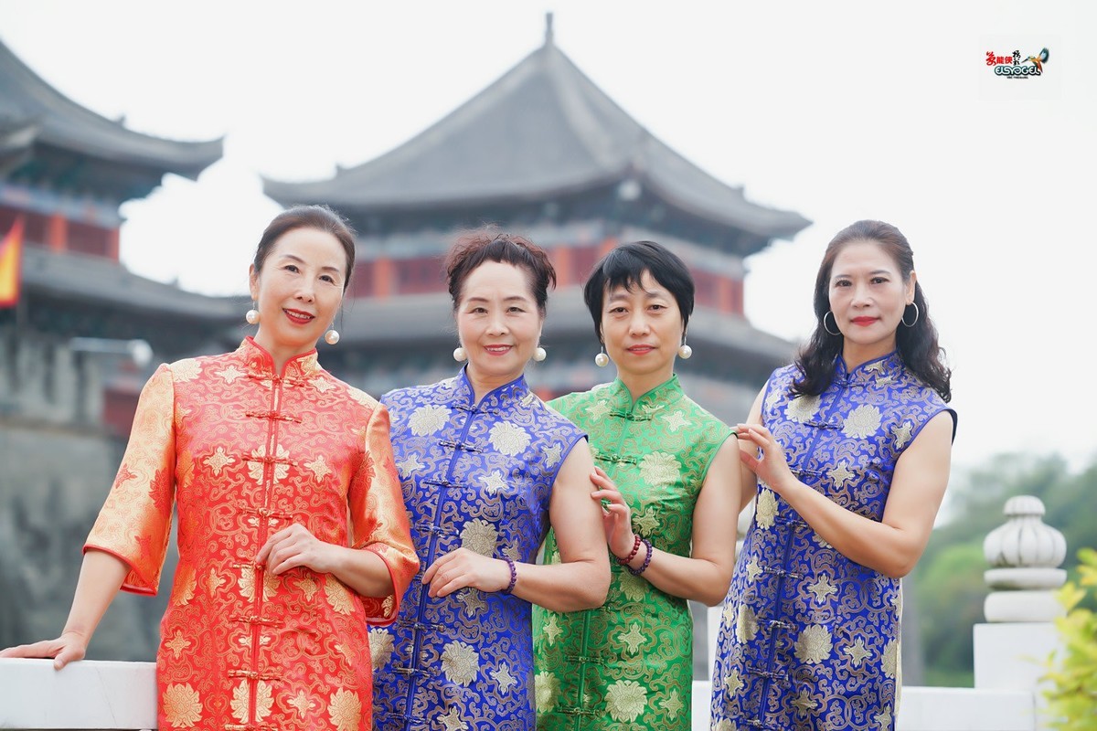 【影视城·旗袍四大美女】---高妹、秋波、飞翔、小孙