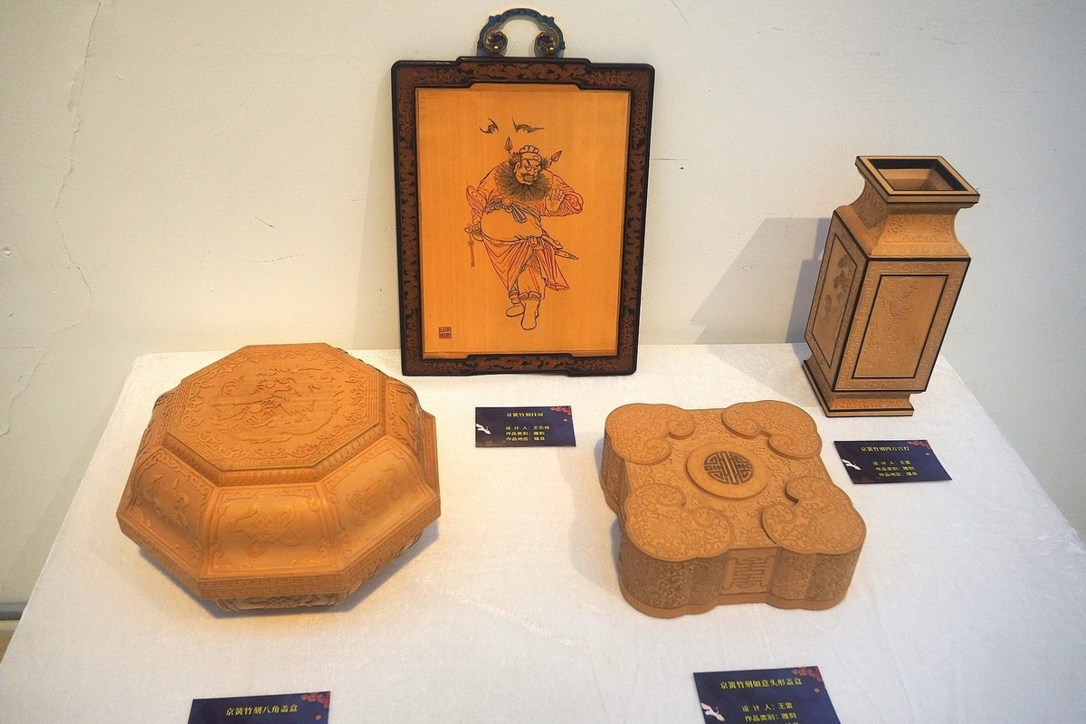 《2024河北工艺美术精品展》上