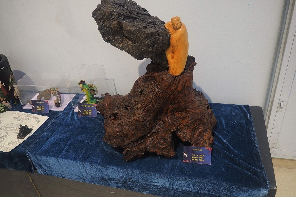 《2024河北工艺美术精品展》上