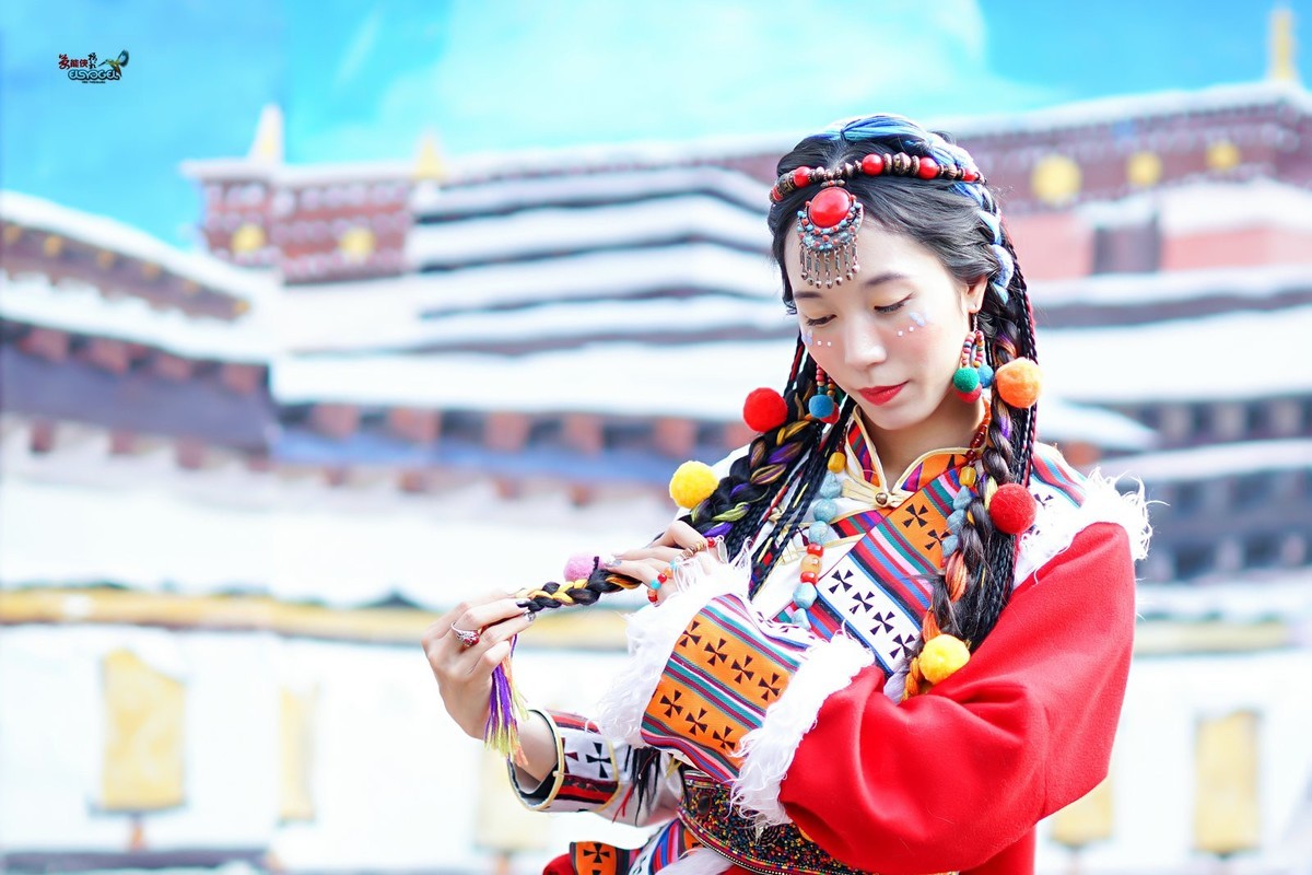 【布拉格藏女】--- 珊珊