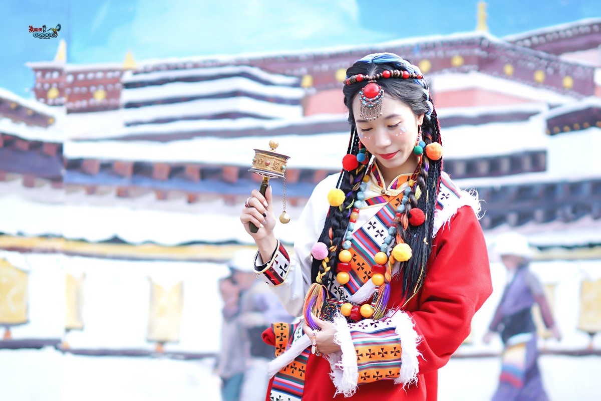 【布拉格藏女】--- 珊珊