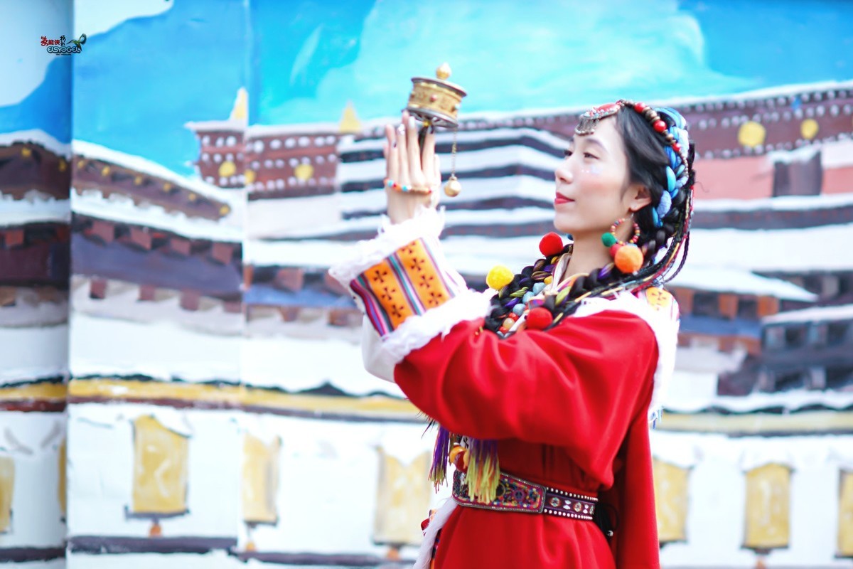 【布拉格藏女】--- 珊珊