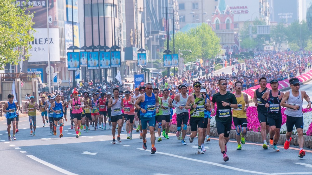 蒙 牛 - 2025 第 35 届 大 连 马 拉 松 赛 （ 七 ）