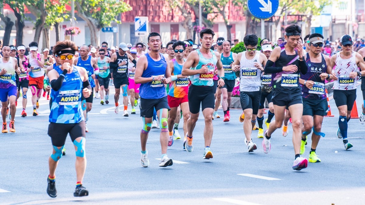 蒙 牛 - 2025 第 35 届 大 连 马 拉 松 赛 （ 七 ）
