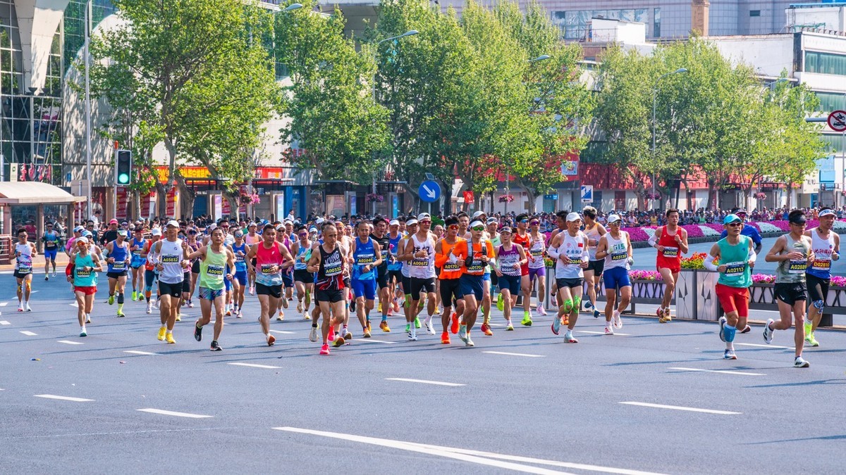 蒙 牛 - 2025 第 35 届 大 连 马 拉 松 赛 （ 七 ）