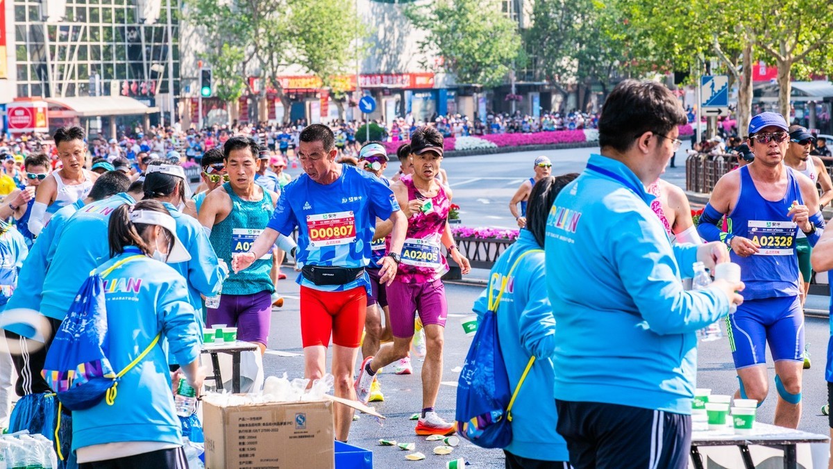 蒙 牛 - 2025 第 35 届 大 连 马 拉 松 赛 （ 七 ）