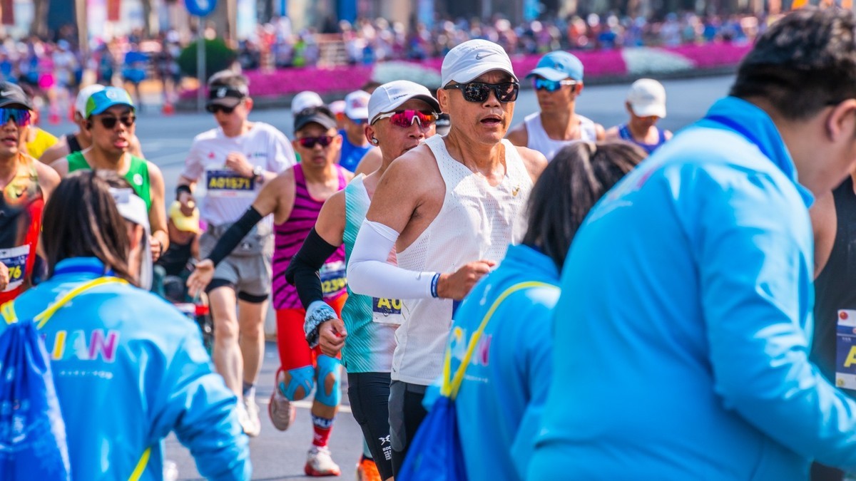 蒙 牛 - 2025 第 35 届 大 连 马 拉 松 赛 （ 七 ）