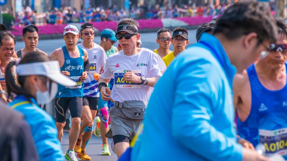 蒙 牛 - 2025 第 35 届 大 连 马 拉 松 赛 （ 七 ）