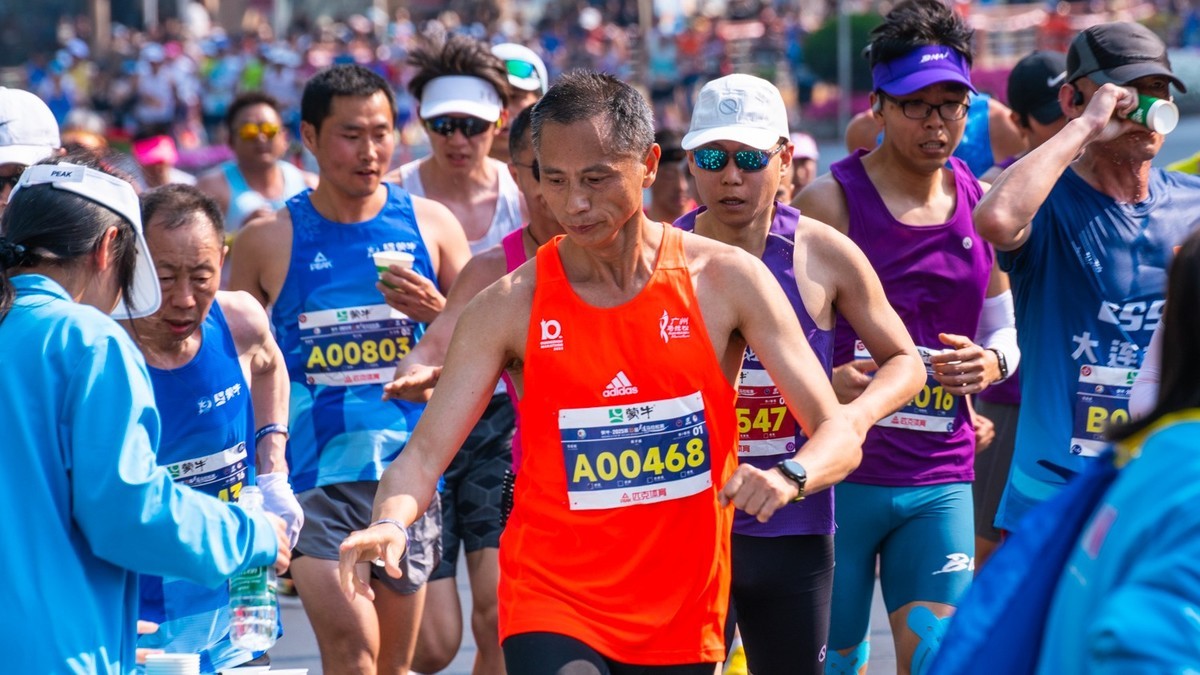 蒙 牛 - 2025 第 35 届 大 连 马 拉 松 赛 （ 七 ）