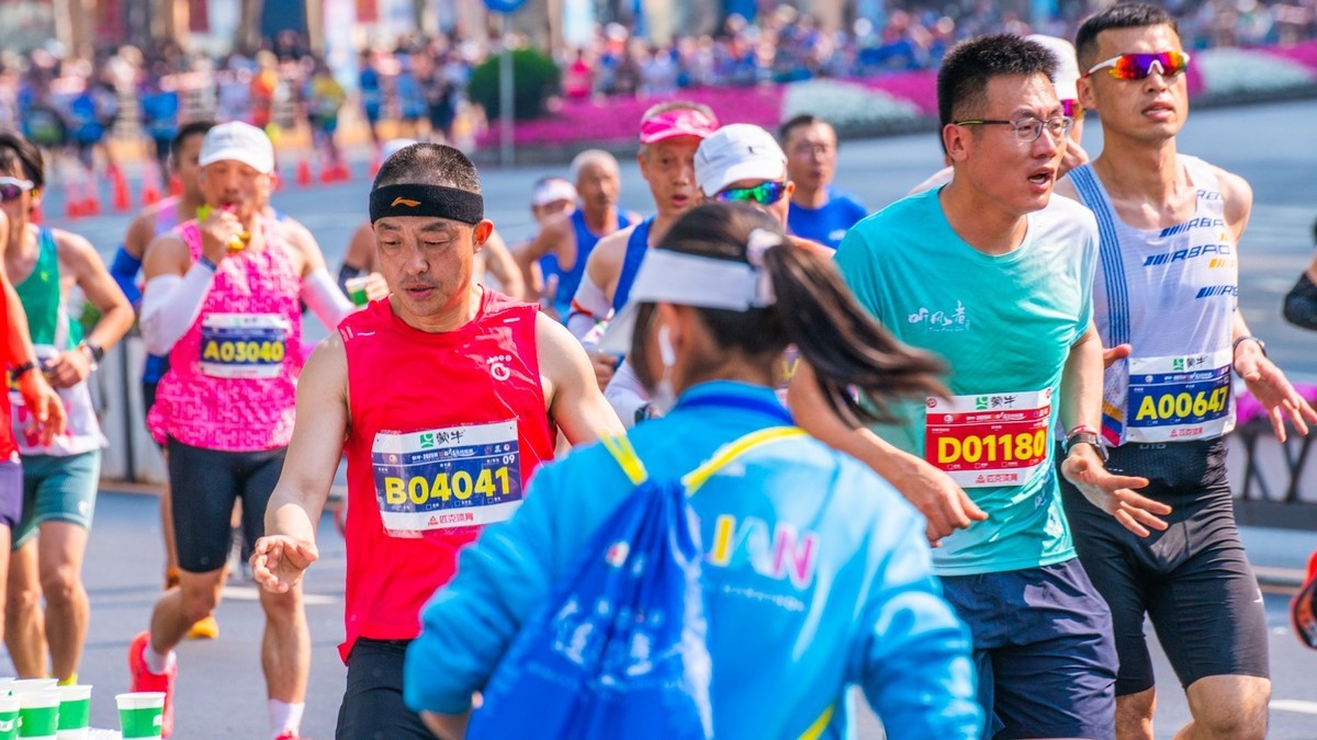 蒙 牛 - 2025 第 35 届 大 连 马 拉 松 赛 （ 七 ）