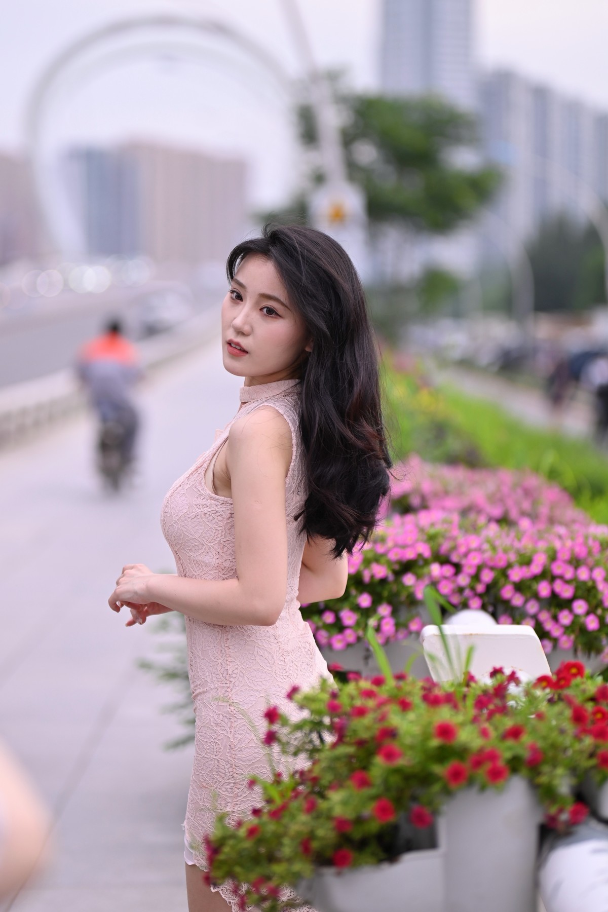 腾龙85河边拍女孩