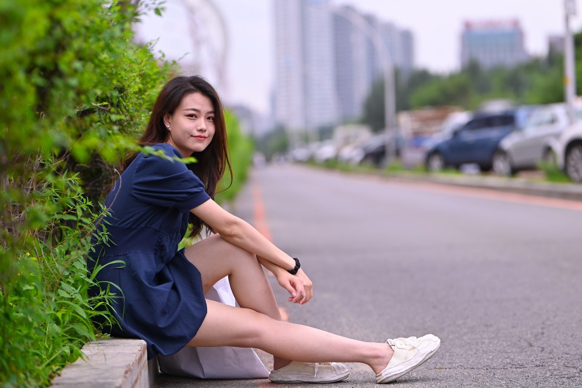 腾龙85河边拍女孩