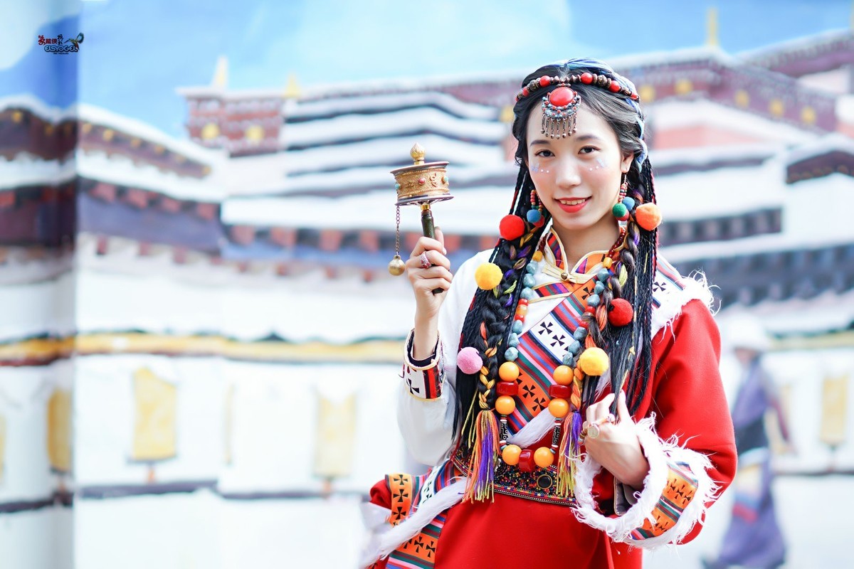 【布拉格藏女】--- 珊珊