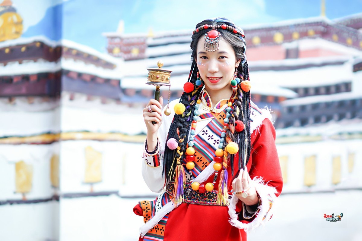 【布拉格藏女】--- 珊珊