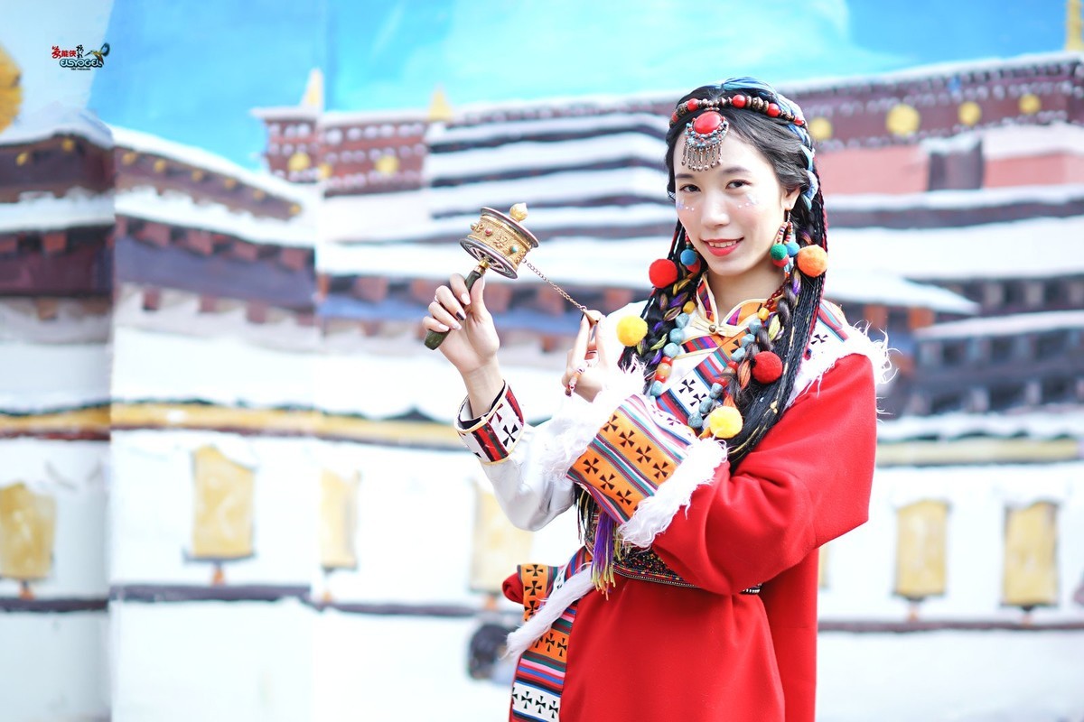 【布拉格藏女】--- 珊珊