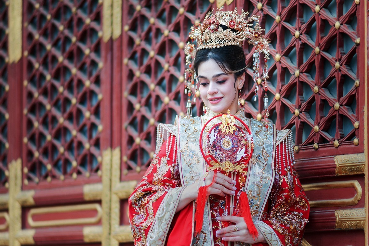 穿着传统古装的洋妞